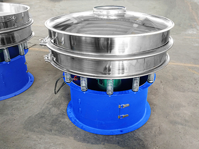 現(xiàn)場安裝時震動篩的進液口方向和位置導致出現(xiàn)跑漿現(xiàn)象